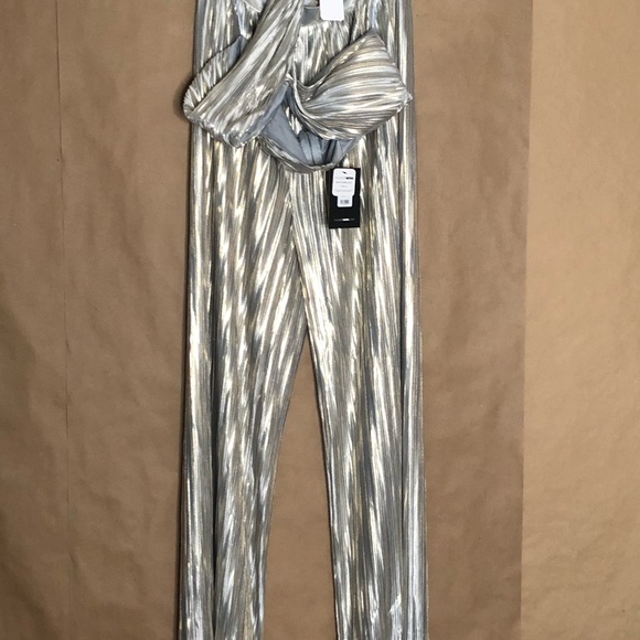 Metallic Set! Beautiful for NYE or party! Brand New - Picture 5 of 5